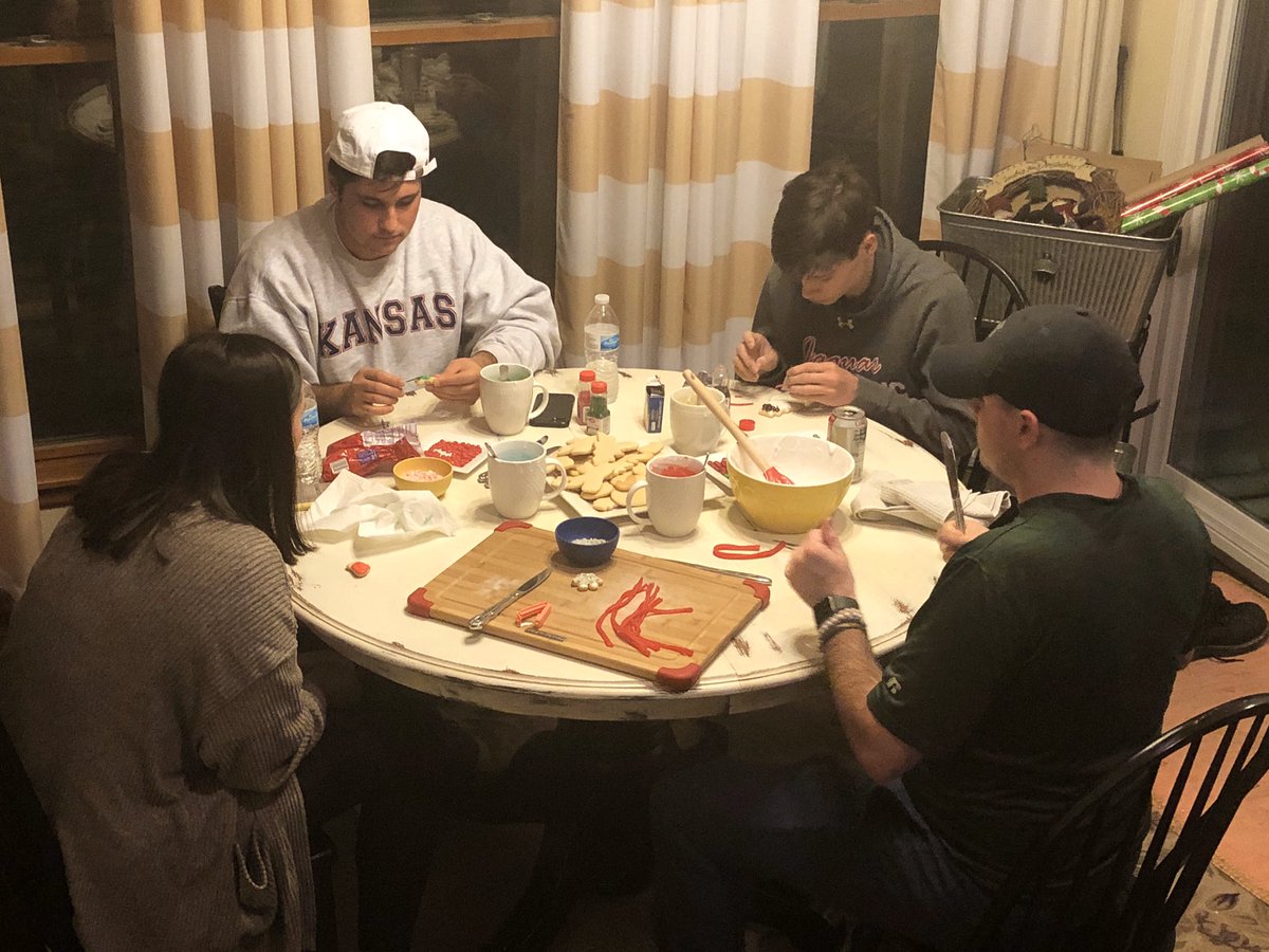JMSasenick's tweet photo. Quiet - #Cookie Artist at work

@brettspaznick @abbysasenick @tjsasenick @gsasenick https://t.co/WujPHwe0Yo