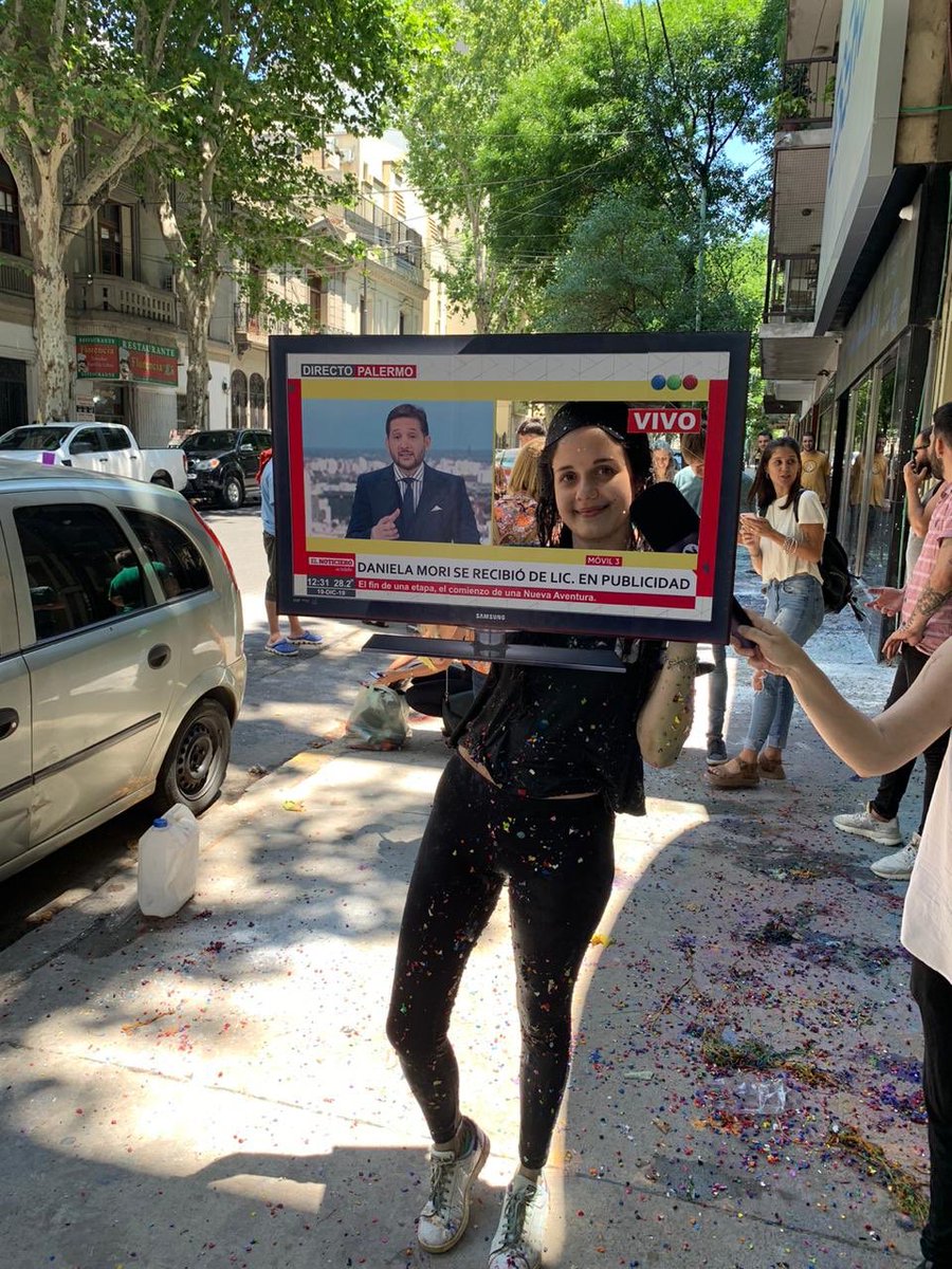 DaaniMori's tweet photo. Me recibí, soy licenciada mabeeeeel 🎉🎓🥳 https://t.co/bbgpSZct0Q