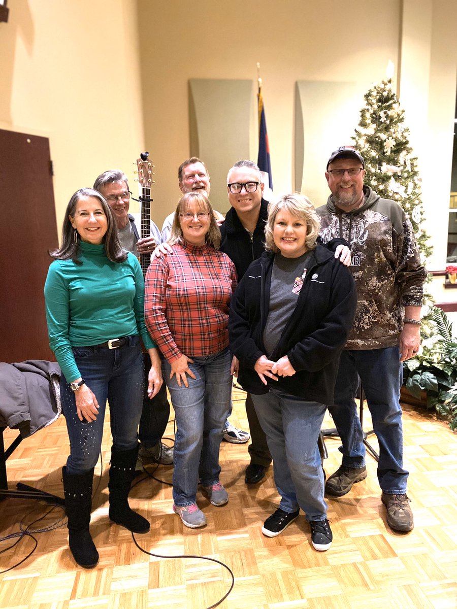 BishopJMachado's tweet image. En los ensayos para este Domingo!!

#Navidad #DecididosTour 🎄🎁🎉