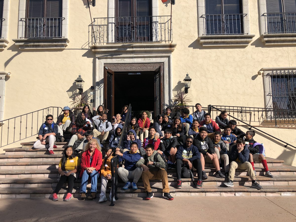 LEAGUEofAmazing's tweet photo. Today we had another fabulous #TechDiscoveryDay with middle schoolers from Bethune K-8. These students are learning about career opportunities awaiting them in San Diego's tech sector and beyond. Shout out to @PartnerSD and @sdschools for sending this wonderful group our way!! https://t.co/PJBZXZllPJ
