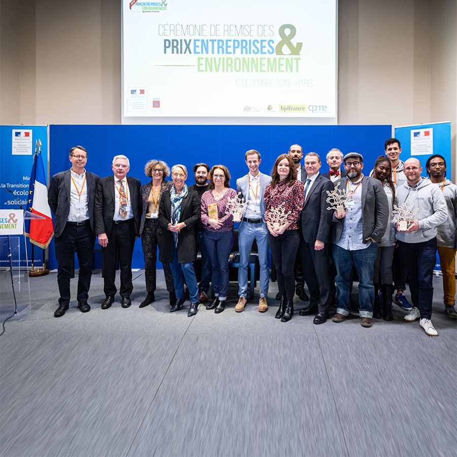 📸 Photo souvenir des Heureux lauréats du Prix Entreprises &amp; Environnement 2019 !
🌿♻💪🏆
Un grand BRAVO à tous !
<a href="/DEFIEcologique/">DEFI-Ecologique</a> <a href="/Ombreafr/">Ombrea</a> <a href="/apifilm/">Apifilm</a>