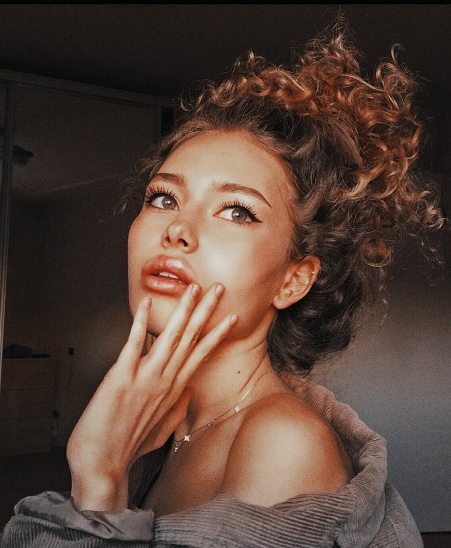 ephyart's tweet image. —𝐄𝐮𝐩𝐡𝐨𝐫𝐢𝐚 𝐇𝐨𝐦𝐩𝐤𝐢𝐧𝐬,
𝘐𝘭𝘭𝘶𝘴𝘵𝘳𝘢𝘵𝘰𝘳 𝘢𝘯𝘥 𝘬𝘪𝘯𝘥𝘢 𝘪𝘳𝘪𝘴𝘩. ❀

#freerol