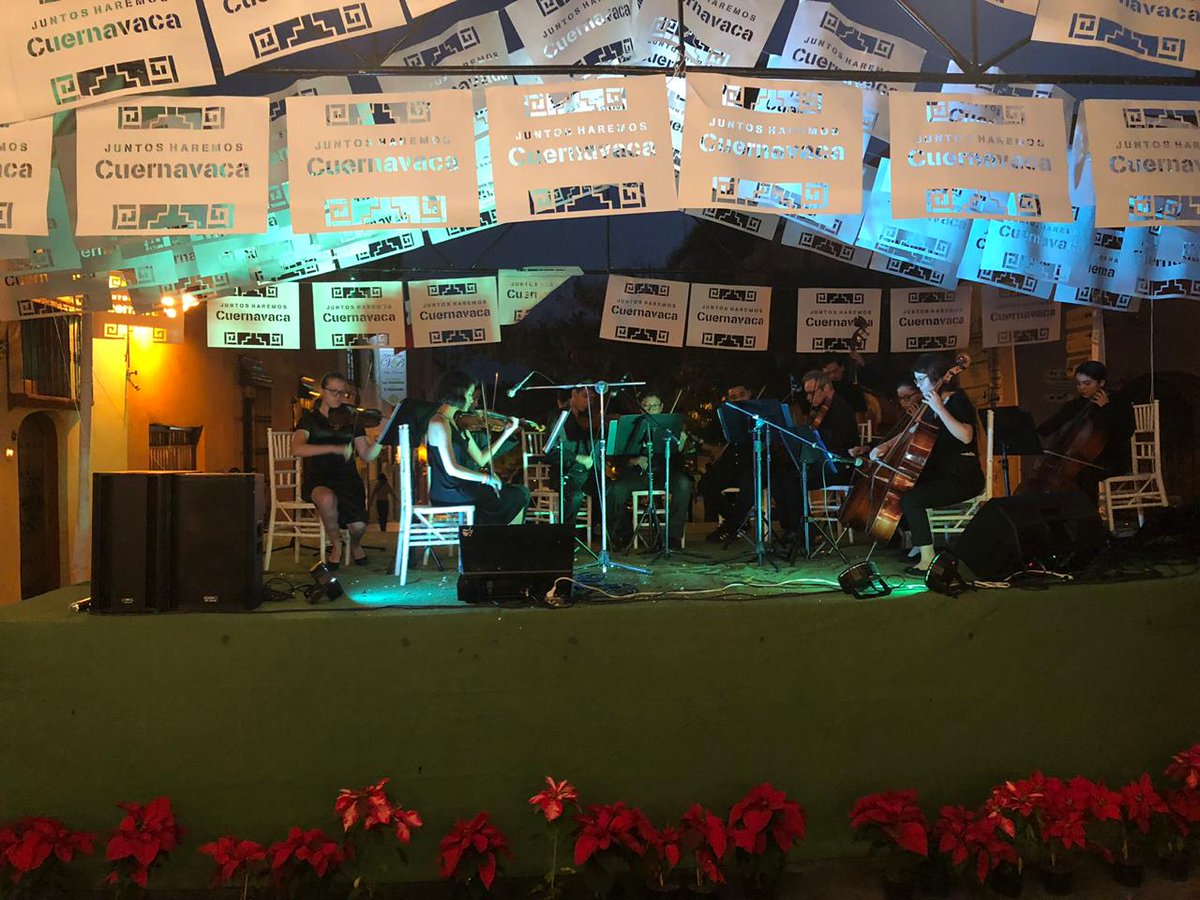 CuernavacaGob's tweet photo. En este momento se presenta la Orquesta de la Academia de Música @BenningMorelos como parte del Festival “Tradición Es #Cuernavaca” 

#TradiciónEsCuernavaca #Diciembre #Navidad #JuntosHacemosCuernavaca #VivaCuerna #VisitaCuerna #VenaCuerna #EligeCuerna #ViveCuerna #México https://t.co/8XM9p64QCP