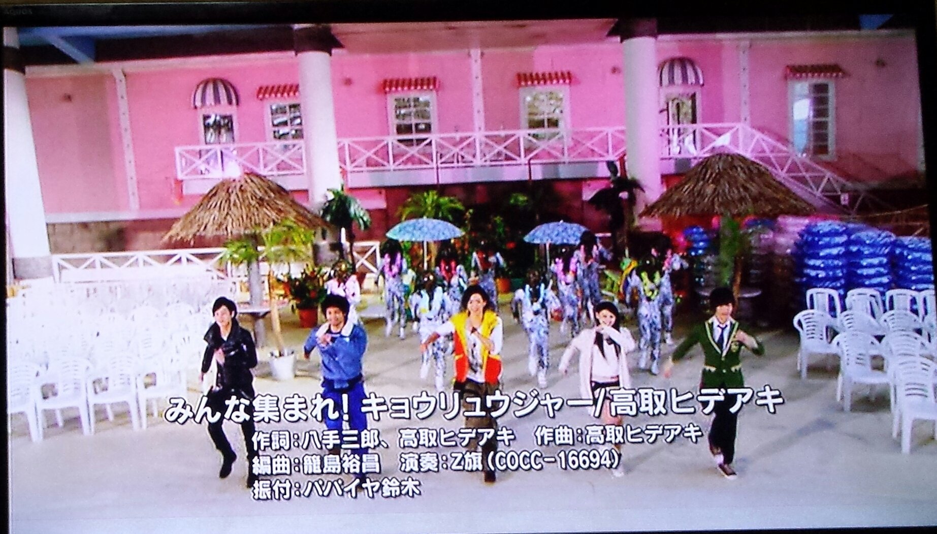 黒猫男爵 男爵の名曲選 獣電戦隊キョウリュウジャー Ed みんな集まれ キョウリュウジャー 作詞 八手三郎 編曲 籠島裕昌 作詞 曲 歌唱 高取ヒデアキ パパイヤ鈴木 振り付けのダンスと獣電竜の名前が出てくる歌詞が楽しい 個人的にダンスedでは一番
