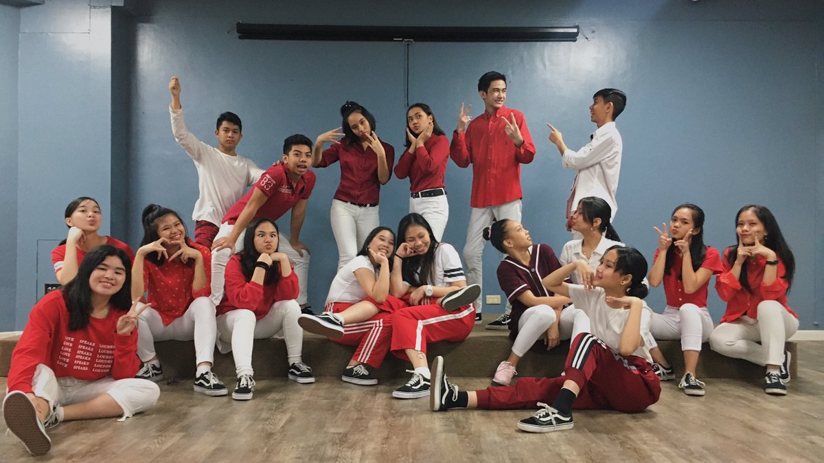 Exceed_DT's tweet photo. MERRY CHRISTMAS FROM THE EXCEED FAMILY! 🎉🎄 https://t.co/sX3dhbPOUk