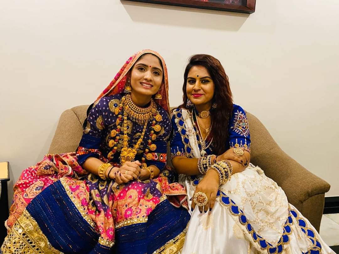 IDivyaChaudhary's tweet photo. Last night Live Program Diu Fastival Celebrate 2019 organized by Banshidhar Studio . Singer :- #DivyaChaudhary #GitabenRabari ..
#DivyaChaudharyofficial #DivyaChaudhary #DivyaLive #DiuFastival #LiveMusic https://t.co/VL4tyo8Xz0