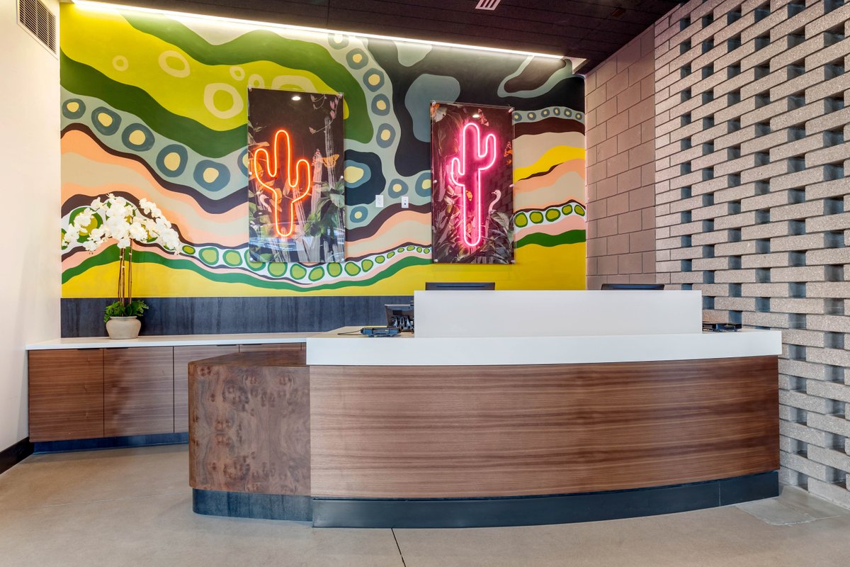 CambriaPhoenix's tweet photo. We are open!! When are you coming to stay with us? Click the link in our bio to book your stay!
.
#CambriaDTPHX #Cambria #CambriaHotels #HotelInspo #TravelInspo #PhoenixHotels https://t.co/2UEtcQECL8