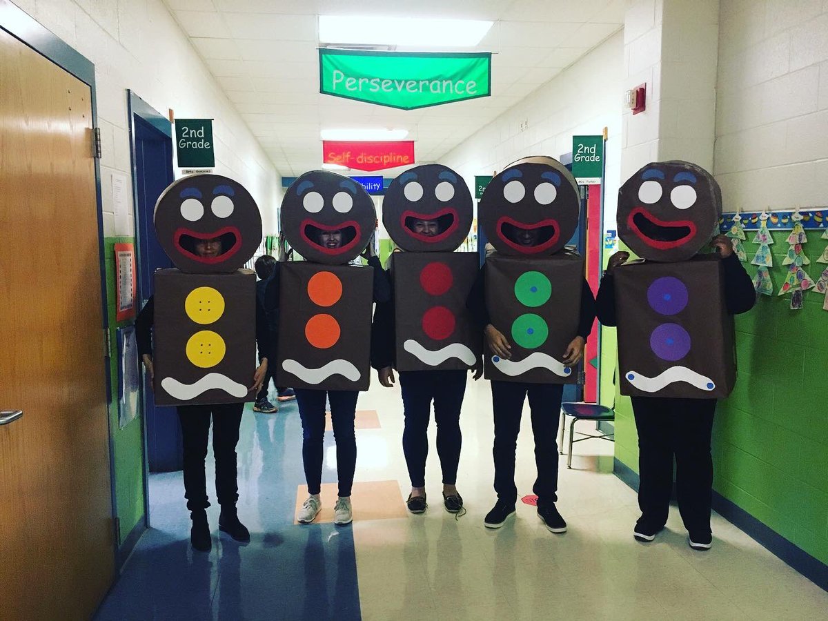aprimaryDAY's tweet photo. Team Holiday Spirit Day was a #success I absolutely love my kids and my second grade teammates ♥️ We are the #gingerbreadteachers #soarthegrove @JeffreysGroveES https://t.co/dgfkip8kmS