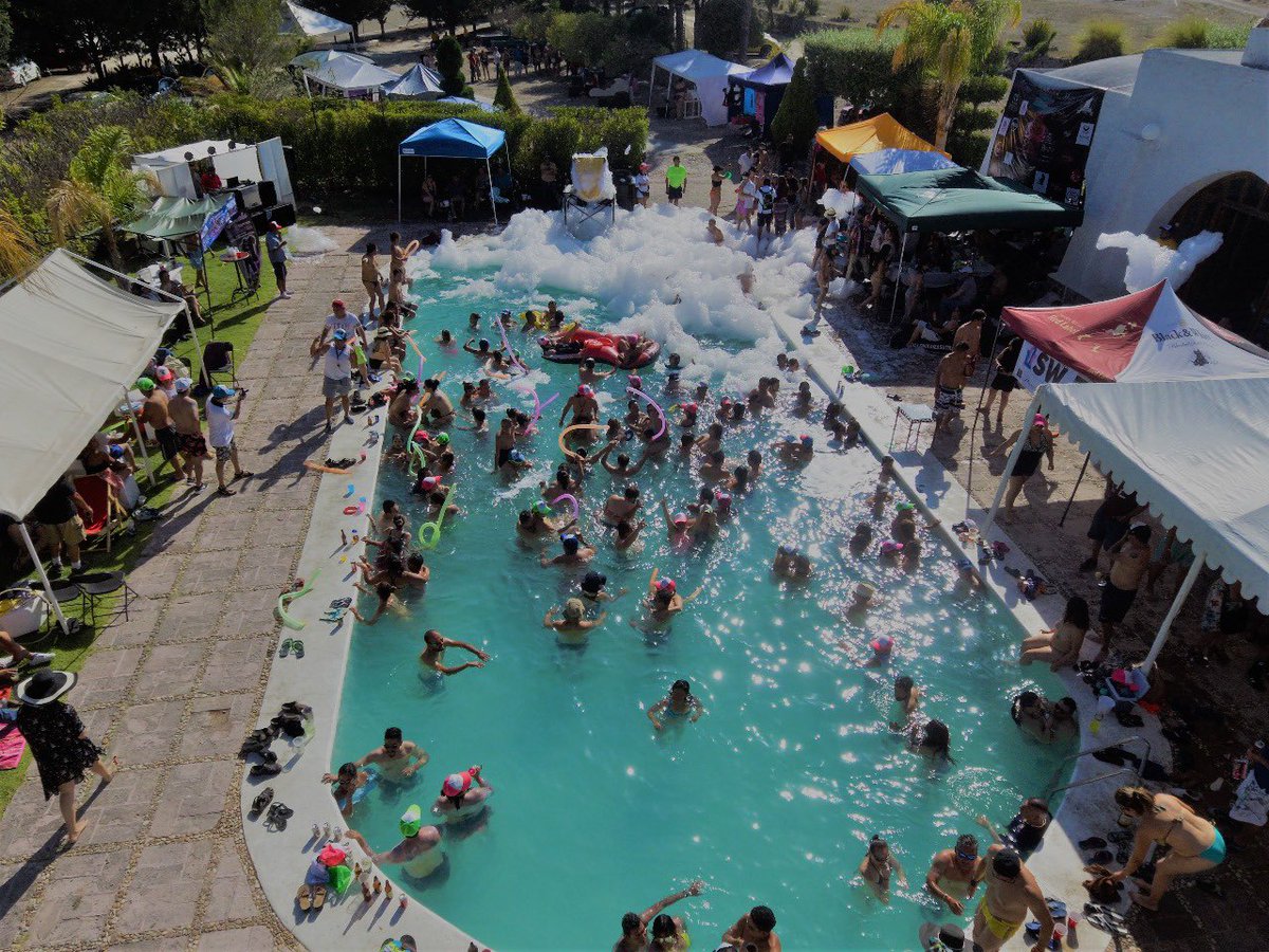 ViveSwingermx's tweet photo. Momentos en el Vive Swinger 2018 🥳 
#QueBonito 
#PoolPartySwinger https://t.co/SQjPlkXlrH