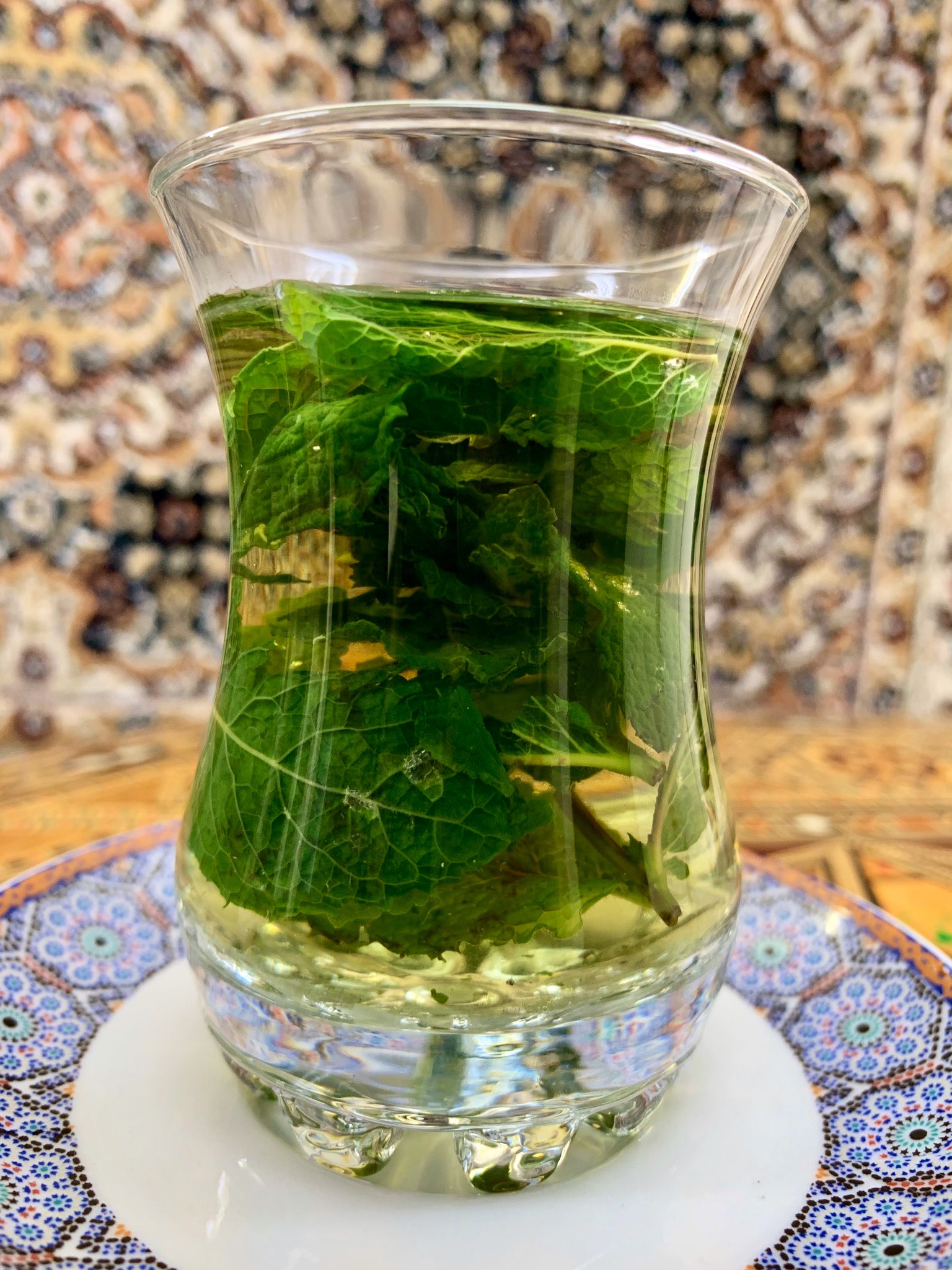 Twitter 上的 カフェバグダッド モロッコなど北アフリカではミントティーをよく飲む お茶は緑茶で 豪快に生ミントを入れる こともある 今は緑茶は中国製が主らしいが かつては日本からも輸入していたと聞く そこで岩手花巻の産直で買った乾燥ミントを入れ チャイ Twitter 上的 カフェバグダッド モロッコなど北アフリカではミントティーをよく飲む お茶は緑茶で 豪快に生ミントを入れる こともある 今は緑茶は中国製が主らしいが かつては日本からも輸入していたと聞く そこで岩手花巻の産直で買った乾燥ミントを入れ チャイ