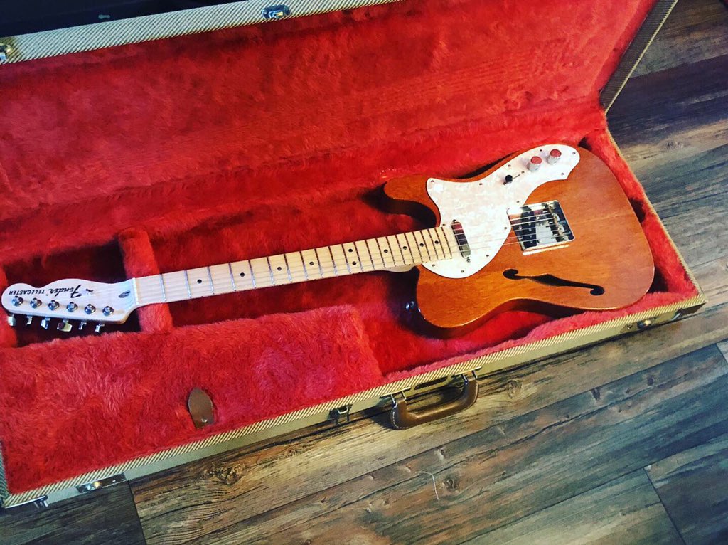 Jack61229931's tweet photo. Just scored this American @Fender telecaster #fender #telecaster #fendertelecaster #fendertelecasterthinline #guitarporn #gearjunkie #musicalgear #rigrundown #guitarparadise https://t.co/G8QooFeQUT