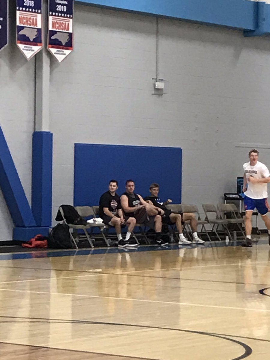 CSDMsConnie's tweet photo. Gainfully employed one night, benchwarmers the next. #alumniproblems #CSDAlumniGame https://t.co/1uqWHollJp