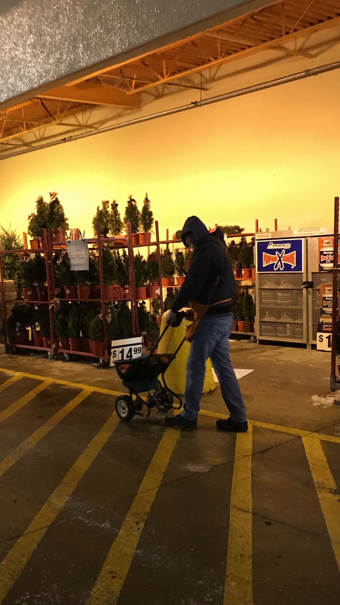 jimv70789506's tweet photo. Sean making sure the walkways are salted https://t.co/UmdxgNwI5t