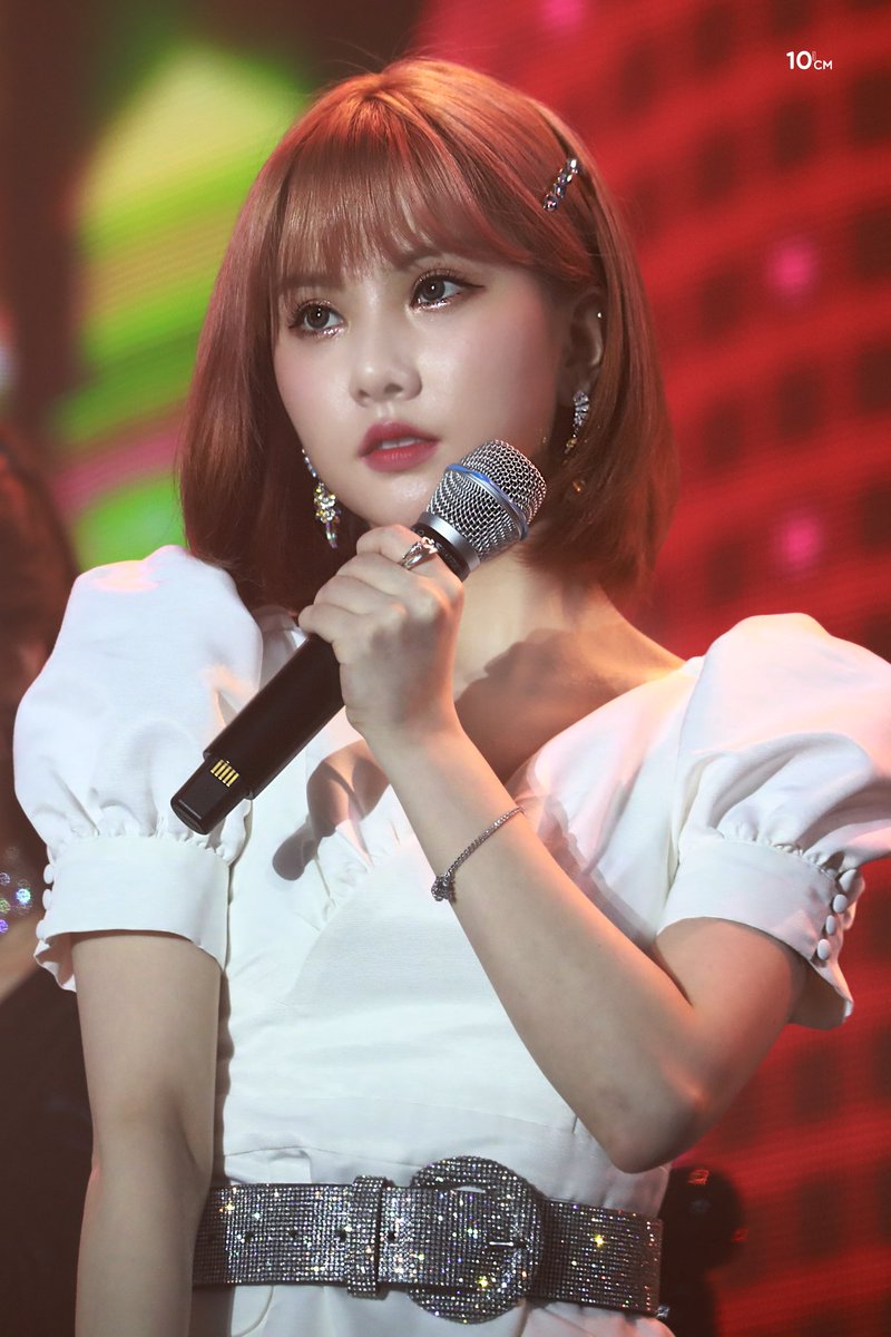 KSJJEB's tweet photo. 191124 펩시콘서트 🐰
#여자친구 #은하
#GFRIEND #EUNHA https://t.co/SCugKoidW3