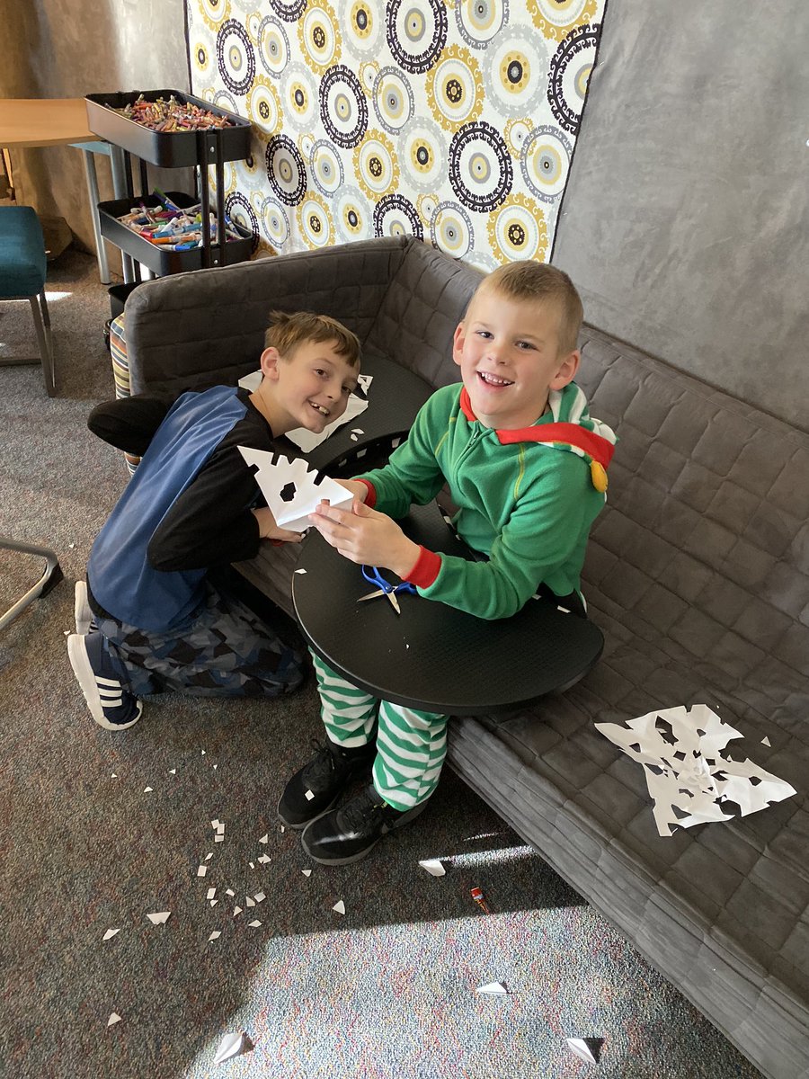 ksjogie's tweet photo. Loved making snowflakes with our first grade @moore2luvnfirst LiM buddies!!  #wmlearn https://t.co/51I6j37oku