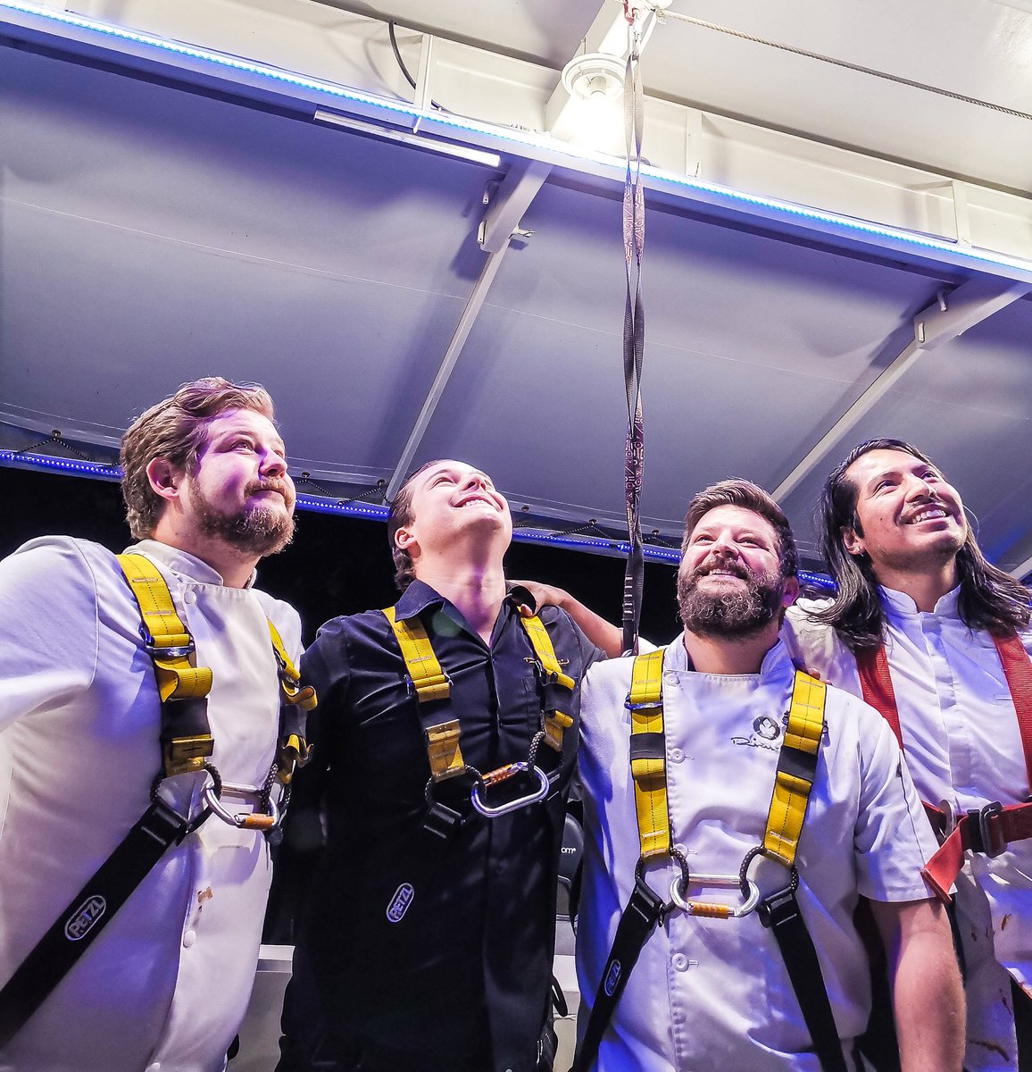 GastronautaDF's tweet image. Esta noche, como chefs invitados, desde Monterrey los famosos hermanos Rivera Río, del restaurante Koli. Están aquí parte de un ciclo con chefs invitados. La temporada de @DITSMEXICO  termina el 28 de diciembre