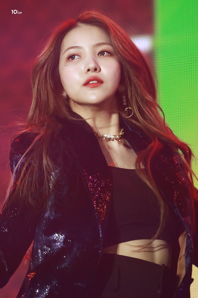 KSJJEB's tweet photo. 191124 펩시콘서트 🦊
#여자친구 #소원 
#GFRIEND #SOWON https://t.co/SbiTgblGLd