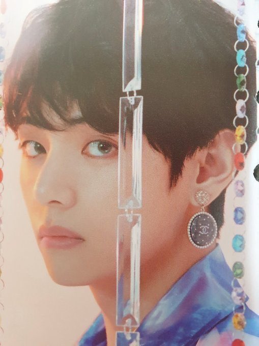 TheTKGlobal's tweet photo. TAEHYUNG IS SO PRETTY HELP https://t.co/YFWtl0FDIR