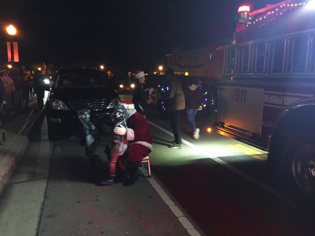 DrPanMD's tweet photo. Santa at Live Oak Park ⁦@SantaInNatomas⁩ #BuildHealthySac https://t.co/dOKMd5Zjpd