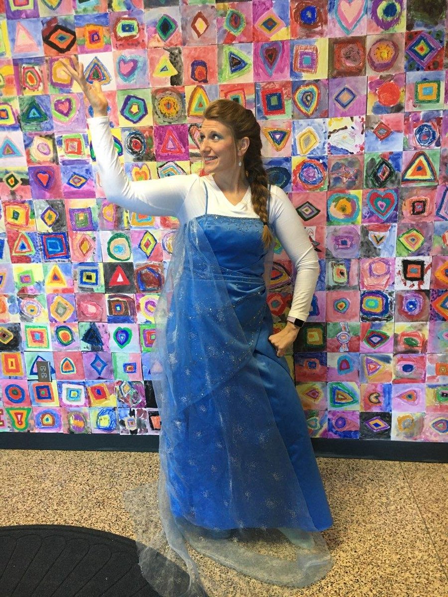 PineTree_Music's tweet photo. Did you know Elsa was teaching music at PT today!?! #moviecharacterday #letitgo #goofyfun https://t.co/eMBUE4rB64
