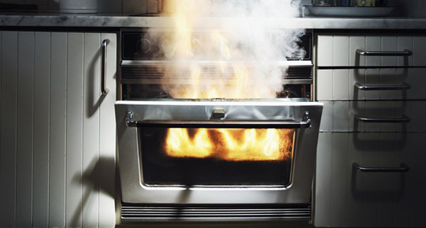 QRV_insurance's tweet image. We hope you don't set anything on fire while cooking for your holiday party this year. But if you do, here's how to put those flames out! ow.ly/VBY850xCAvB

#HolidayCooking #KitchenFire #RVfire #RVkitchen #RVlifestyle