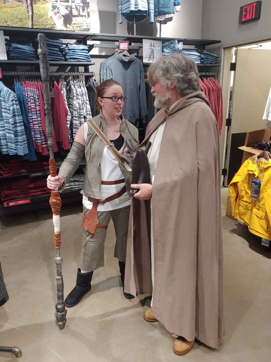 LegitLindz's tweet photo. Got to see #RiseofSkywalker at a fan event earlier 
What an incredible movie!
@starwars @Disney https://t.co/pw9t8lLCki