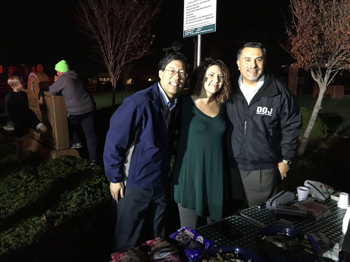 DrPanMD's tweet photo. Hot cocoa &amp; cookies! ⁦@SantaInNatomas⁩ #HappyHolidays #BuildHealthySac https://t.co/DLZ9cCCM6J