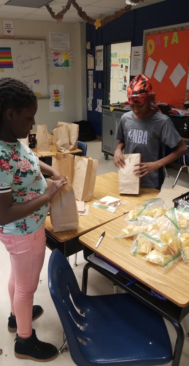 tiger_math's tweet image. Tiger Touchup preparing to spread love for tutorial! @PBS_Atlanta @Principal_Kemp @ValueTheirVoice @DixonLashawn @CarstarphenMJ @FOX5Atlanta @GregGiornelli