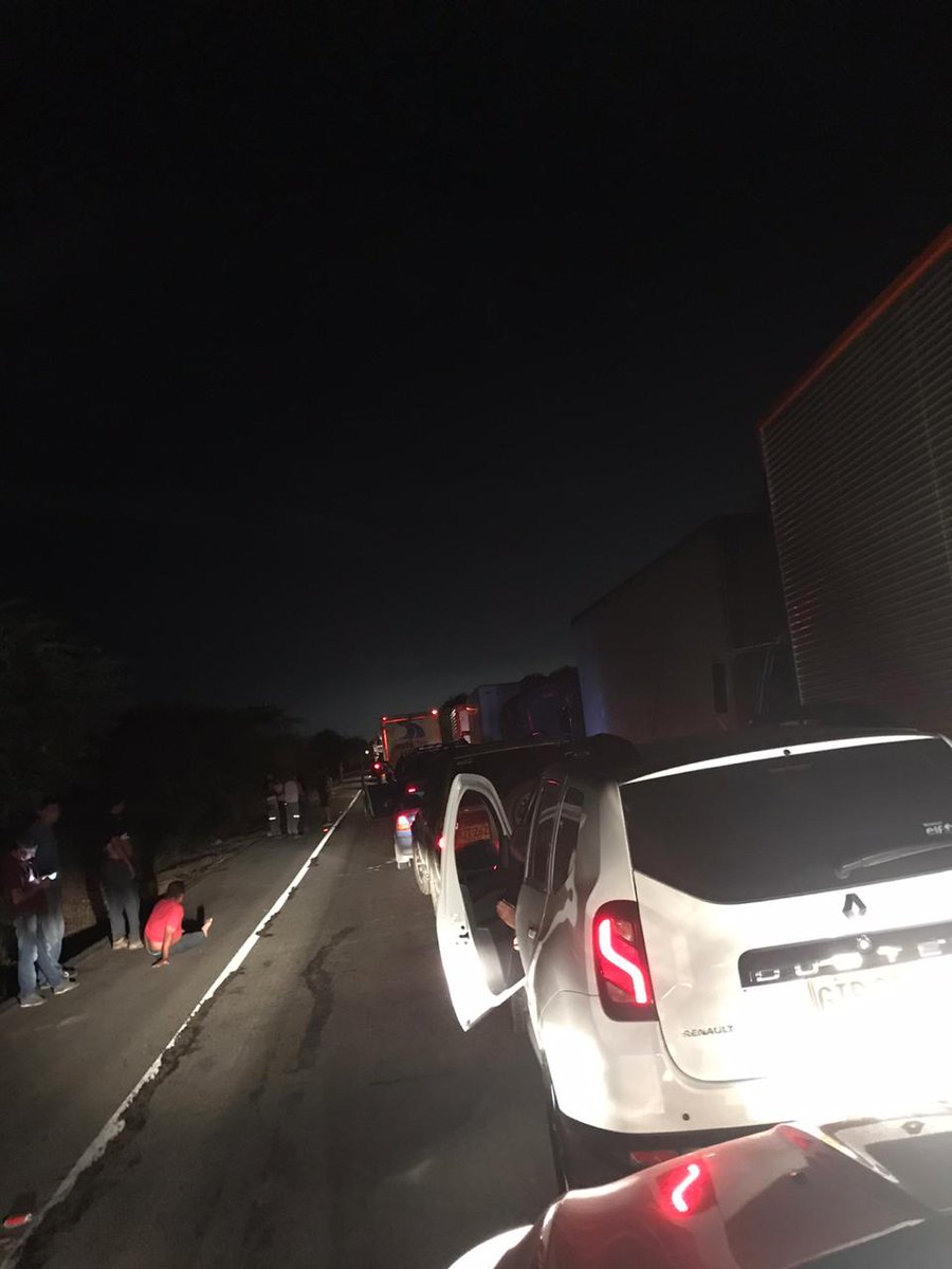 mcrotalora03's tweet photo. Que pasa en la vía a Santa Marta, trancones de horas, que desespero, quien ayuda @InviasOficial https://t.co/1a0EMUmqxx