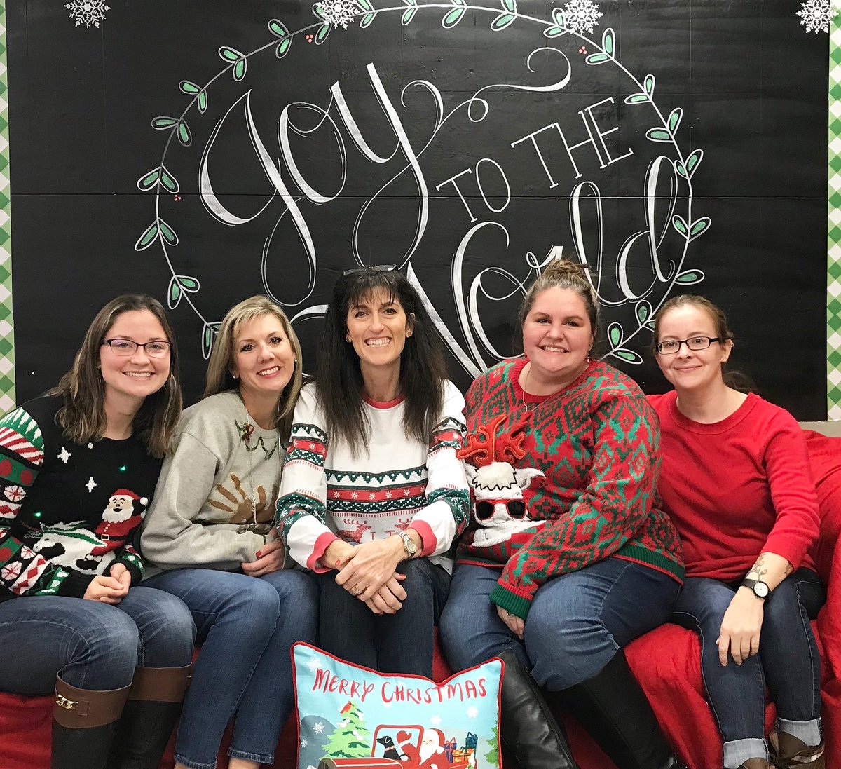 MsW1stgrade's tweet photo. Best team around💙👩🏻‍🏫 #firstgrade #Christmastime @Caley_llamas @MrsBorgfeld @iteachmytribe @GFESWildcats https://t.co/z6AFSAnB8C
