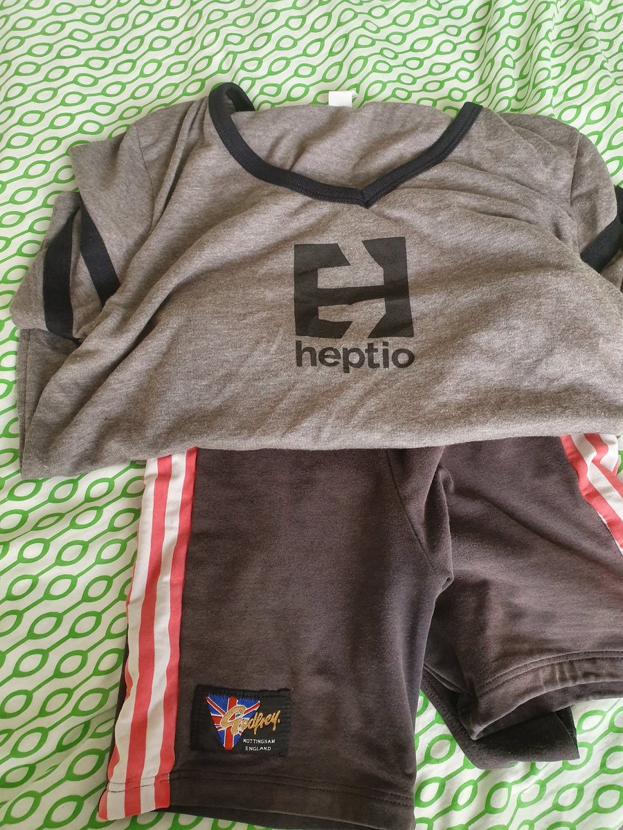 Hitting the gym in heptio t and my old mortlake rowing club gear.....cant lose!!  <a href="/MAABC/">MAA Boat Club</a> <a href="/heptio/">Heptio</a>