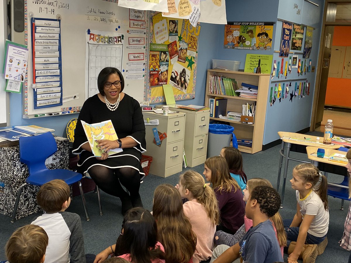 veronica_vw's tweet photo. Thank you Mystery Readers! #OakPark97 #MannSchool #WeAreD97 https://t.co/ci7aqsIk2T