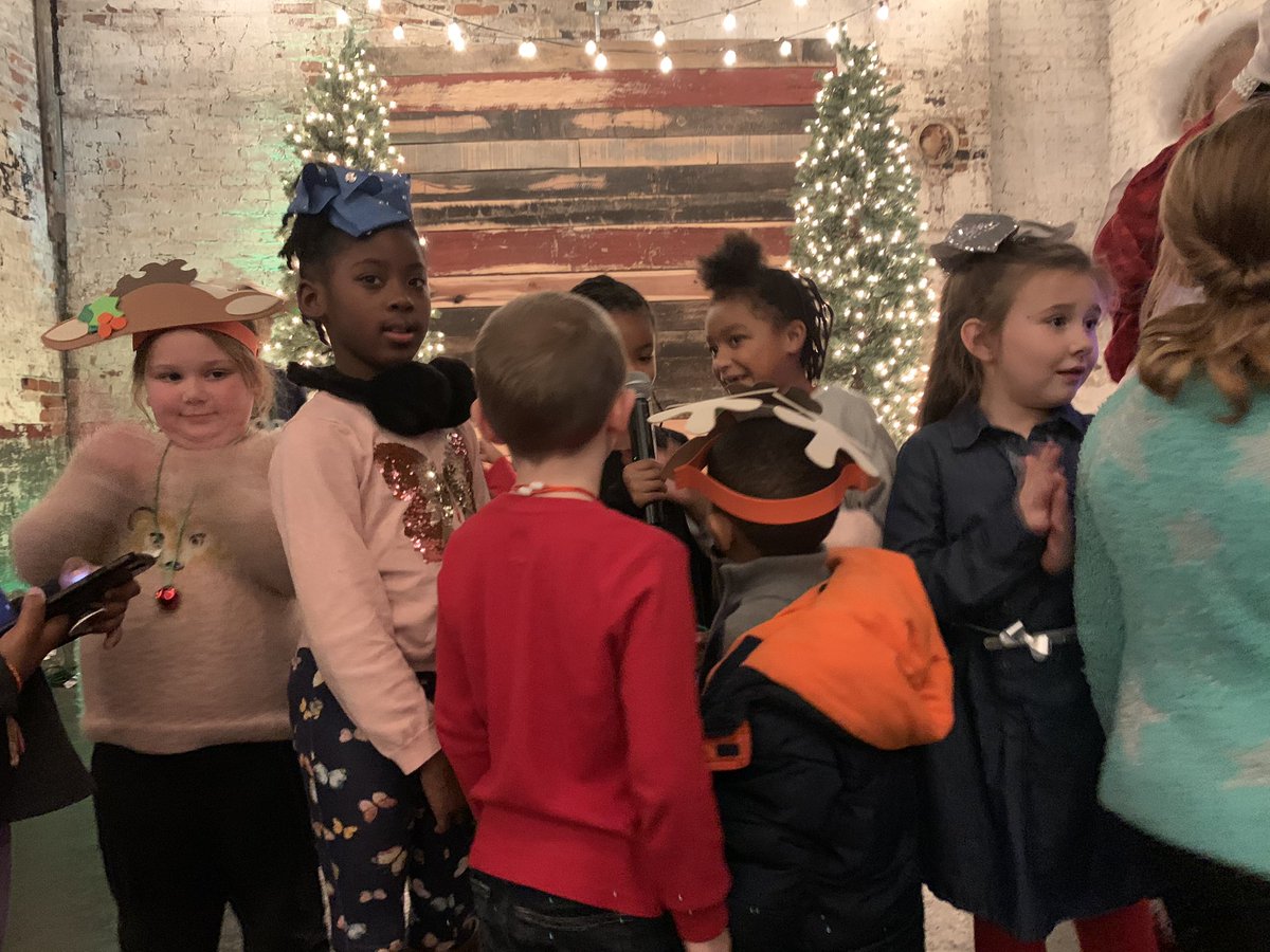 DRobinson_Guru's tweet photo. Wanda Joyce Robinson Foundation
First, all glory goes to God for making this night special for a lot kids that have been impacted by incarceration.
The smile on these kids faces says it all.
Thank you to all that made this possible for these kids.
#WJRF #giveback https://t.co/YEKqNdbPCa