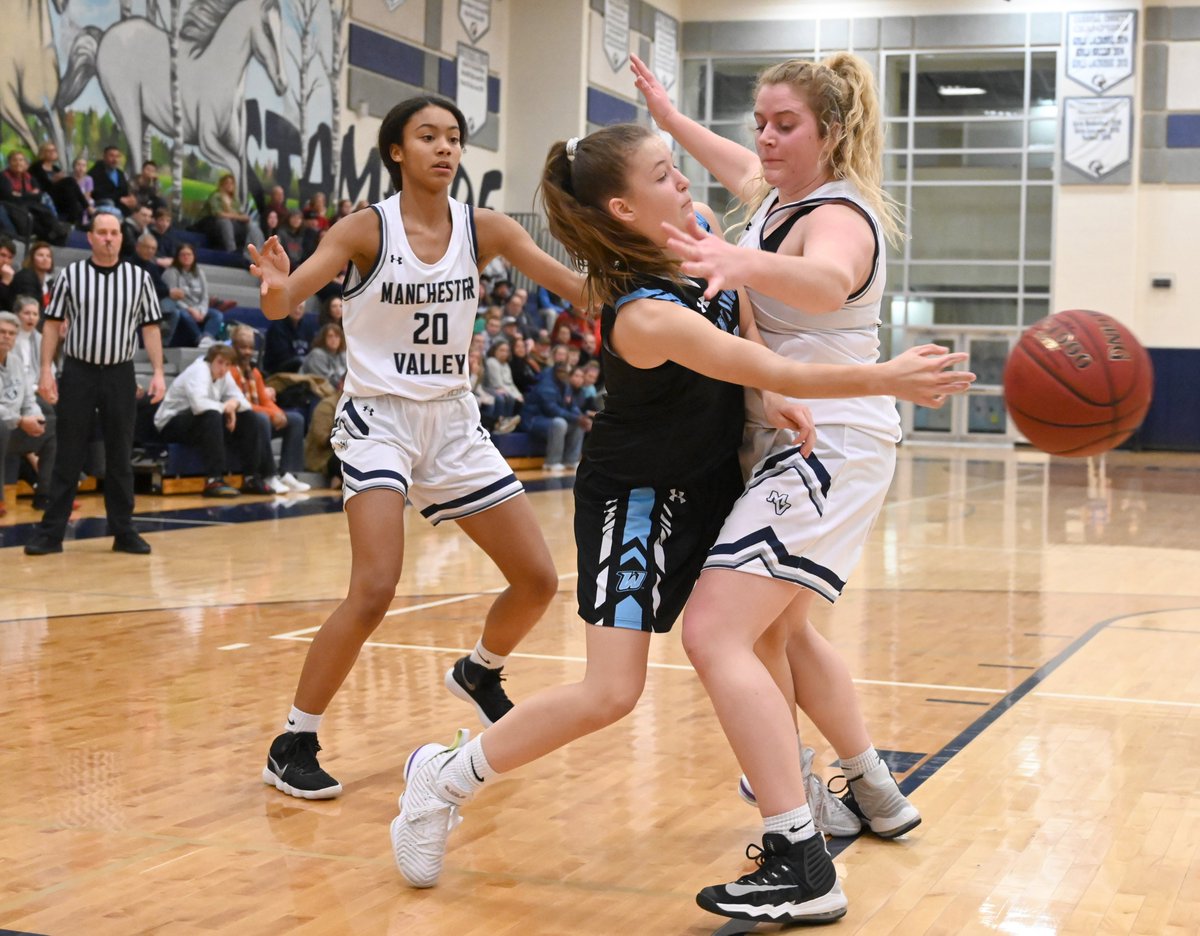 carrollvarsity's tweet photo. .@LillianHarris29 filled the stat sheet and @WhsOwlsAB notched a gritty road win against @MvhsGirlsHoops in their Carroll County Athletic League opener Thursday night. STORY/PHOTOS: https://t.co/icAS5cwRPr #CVHoops https://t.co/lOvmpYBAxB
