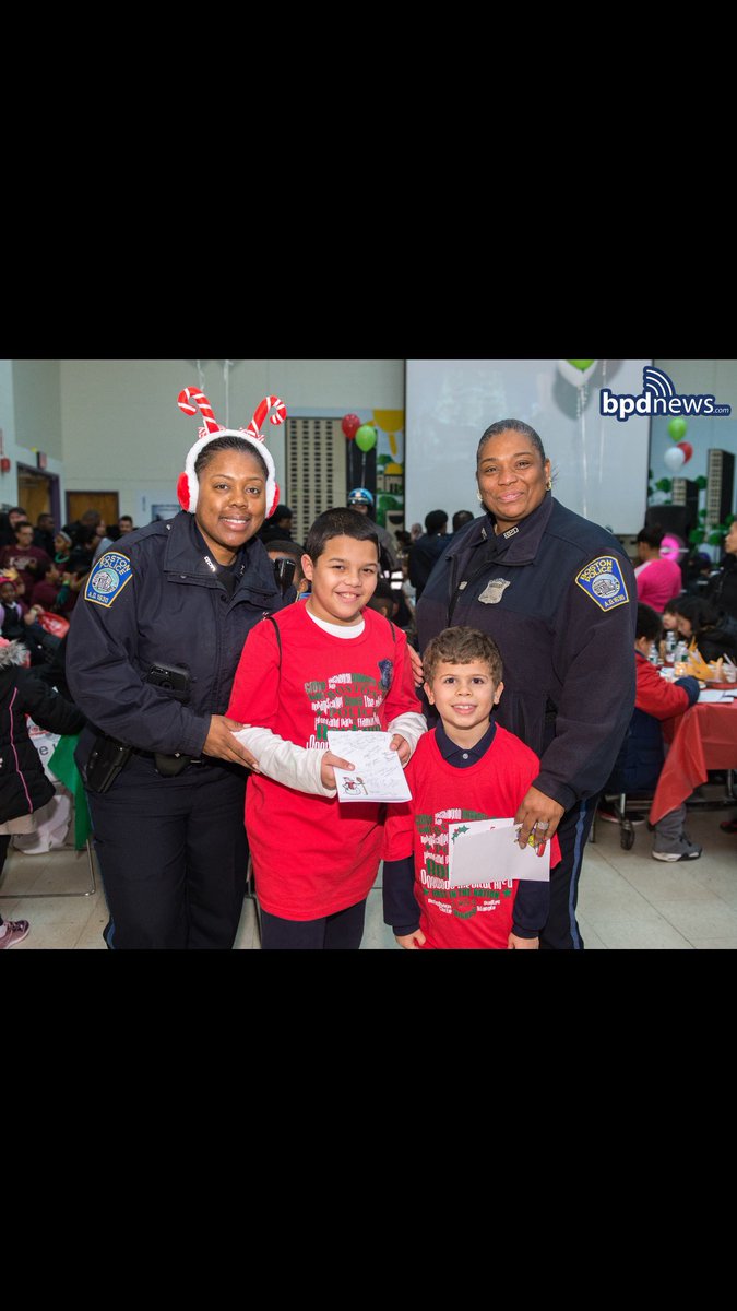 YouthLeadingth1's tweet photo. 12/16/19: The 11th Annual #BostonPAL #Bostonpolice Shop With A Cop!! The #YLW Littles enjoyed an evening of shopping and bonding with police officers. Thank you #Target for your continued partnership. Thank you Commissioner Gross for your vision and leadership. #ShopWithACop https://t.co/2F4HBQjLmz