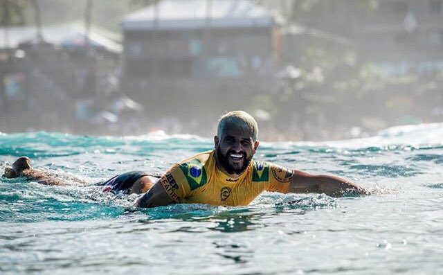 fatimabezerra's tweet photo. Caramba, Ítalo! 😲Campeão MUNDIAL de surfe?!? 🏄🏼‍♂️Diretamente de Baía Formosa para o mundo! O Rio Grande do Norte e todo o Brasil se orgulha muito de você! Parabéns, Ítalo Ferreira, campeão Billabong Pipe Master 2019! 👏🏻👏🏻👏🏻 @WSLBrasil #pipemaster https://t.co/8ngMS0j634