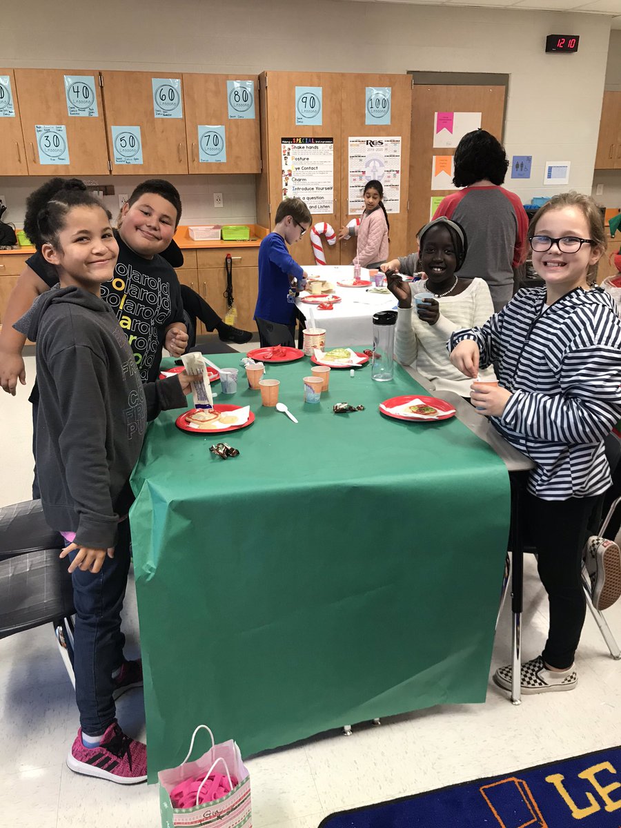msfry4's tweet photo. We had so much fun decorating cookies today. What a way to end an awesome semester! I am so lucky to get to teach these kiddos every day 💙 https://t.co/9efTriNRUa