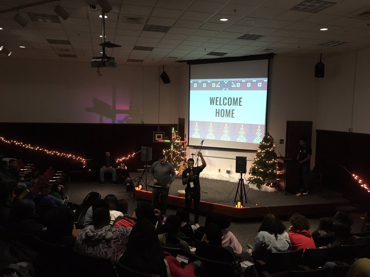 kcmatneyTHS's tweet photo. Tallwood FCA today in the schola for “Experience Christmas”! Pastor Dalton from Liberty Live was with us!! 90 students in attendance for an incredible time!!#LionAmazing @TallwoodLions https://t.co/GJVM0d2FlZ
