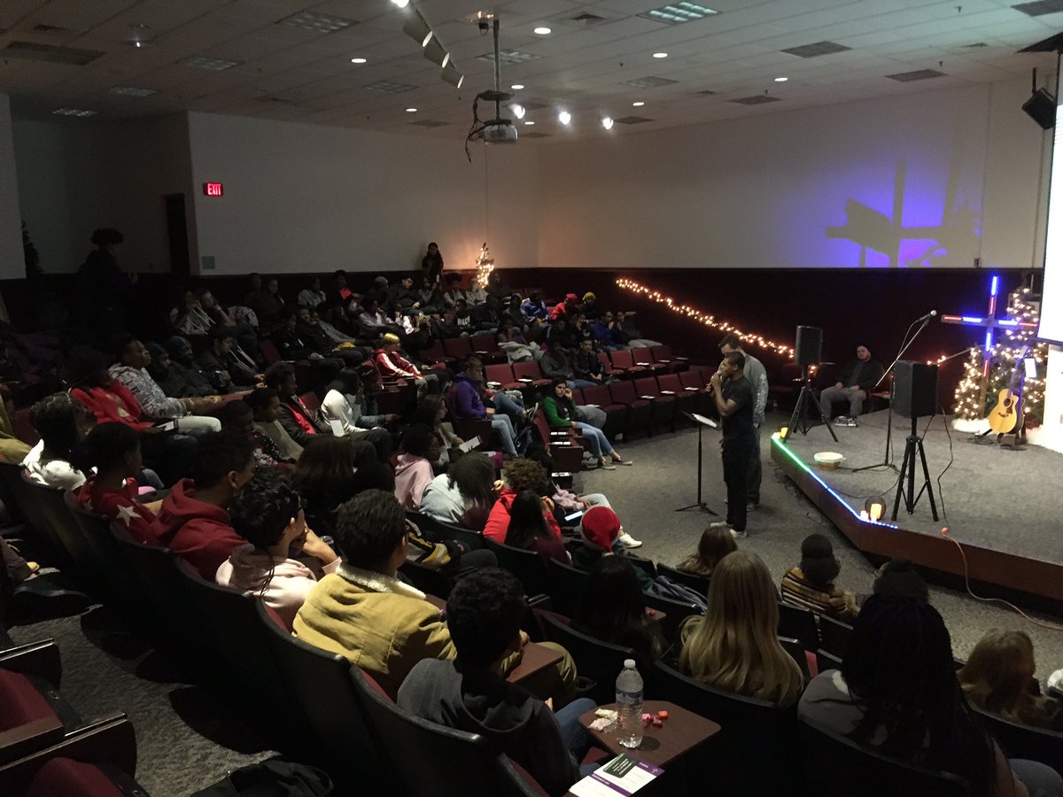 kcmatneyTHS's tweet photo. Tallwood FCA today in the schola for “Experience Christmas”! Pastor Dalton from Liberty Live was with us!! 90 students in attendance for an incredible time!!#LionAmazing @TallwoodLions https://t.co/GJVM0d2FlZ