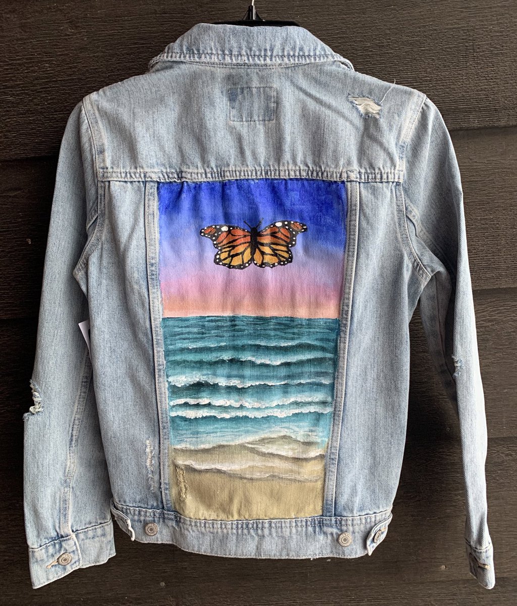 mgoldenartistry's tweet photo. It’s the season of giving...so how about a...

✨ CUSTOM PAINTED DENIM JACKET GIVEAWAY ✨

Rules:
- Must be following me to win 
- Retweet &amp; like this tweet 

Feel free to tag friends! 😌

Winner will be announced on Christmas day! 

More details posted below. https://t.co/16WVCCxmRV