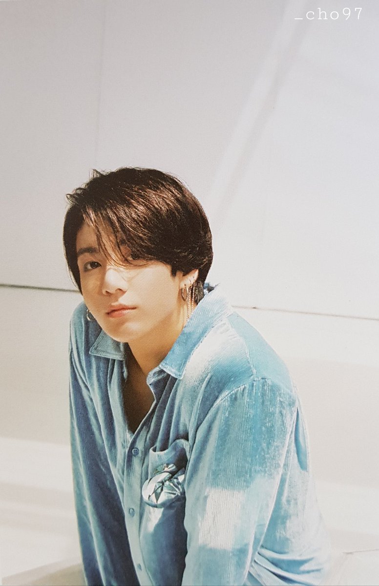 taekookfolder's tweet photo. Taekook look so ethereal in blue 💙 https://t.co/ghJNoOrbna