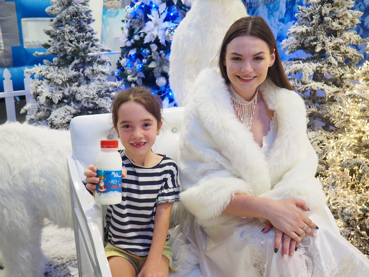 WonderlandSa's tweet photo. Fleurieu Milk Company are giving out 300ml mini milk bottles this weekend! A big shout out to SA farmers this Christmas, we've got you. 👍We'll be handing these out this weekend, until stocks last, remember when you're shopping this Christmas #ShopLocal #Milk #Farmers #SA https://t.co/C8xrePbgpL