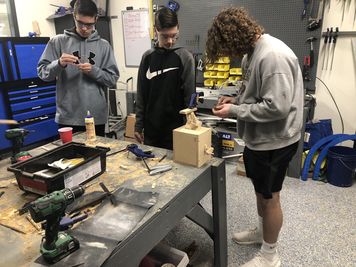 STEM2UYP's tweet photo. @LutheranCougars STEM Lab is living up to all expectations to support massive hands-on learning with world-class technology and shop resources! #SoBlessed https://t.co/3Rt4MkJWUR