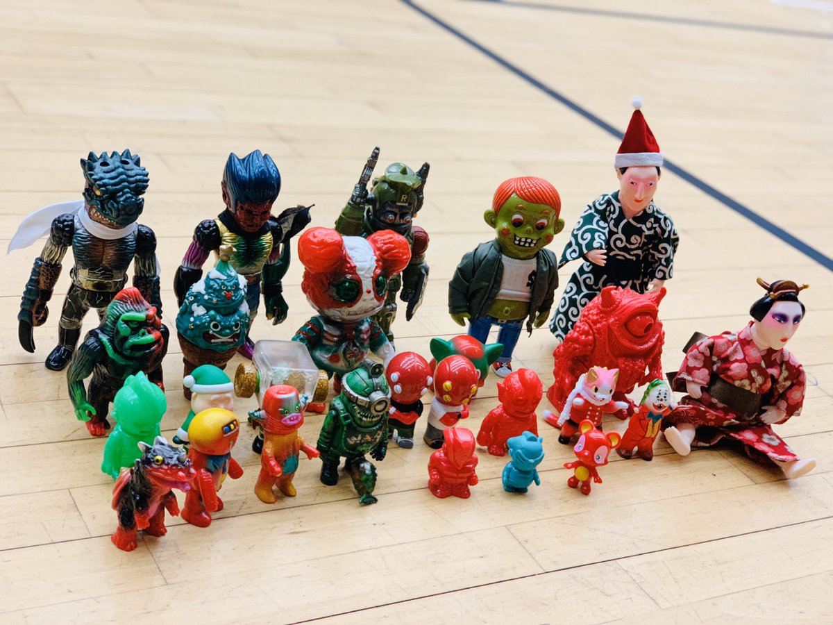 kwokleong36's tweet photo. Basketball night ⛹🏻
@Shigeta_gocco @4921RHND
#goccodo #ゴッコ堂 #realhead #izumonster #mirocktoy #chokehazrd #kaijuone #DCITM #rxh #rhnd #リアルヘッド #真頭玩具 #真頭不滅 #headlockstudio #softvinyl #softvinyltoys #sofubi #sofuvi #ソフビ #sofvitokyo #basketball #basketballnight https://t.co/dKDrsNy9Wa