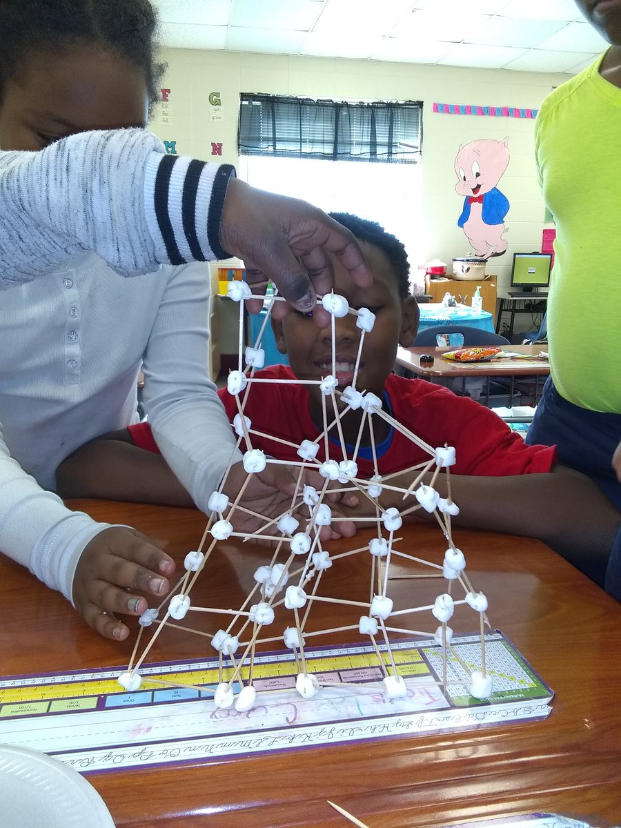 ReeThomas_3's tweet photo. Stem Christmas Party 😁🎄
Building the tallest tower🗼
@GrantPrincipal @EaglesGrant @ReeThomas_3 @scienceworks4me @PatriciaOQuinn1 https://t.co/rMYajqAEsz