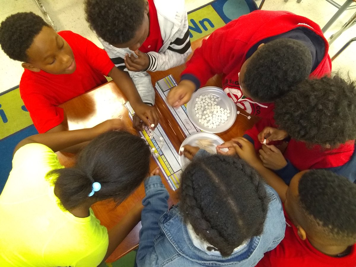 ReeThomas_3's tweet photo. Stem Christmas Party 😁🎄
Building the tallest tower🗼
@GrantPrincipal @EaglesGrant @ReeThomas_3 @scienceworks4me @PatriciaOQuinn1 https://t.co/rMYajqAEsz