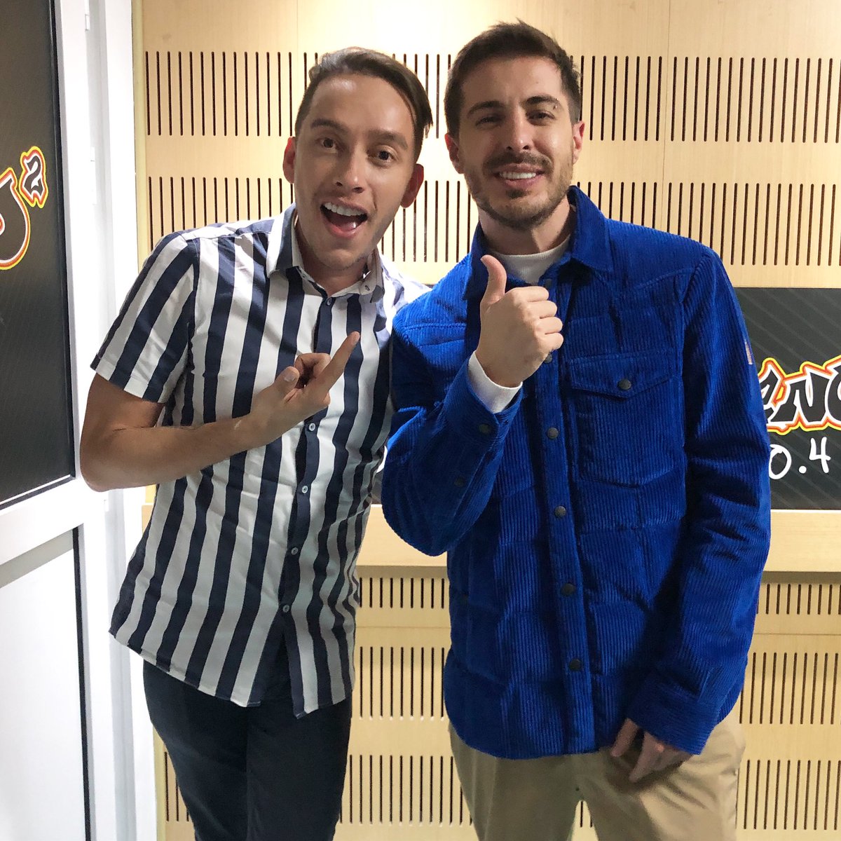 parasicologo's tweet photo. Despidiendo nuestro programa con el mejor @llane solo aquí en #Eltrasnoshow @oxigenocolombia https://t.co/LuXgTYaPhc