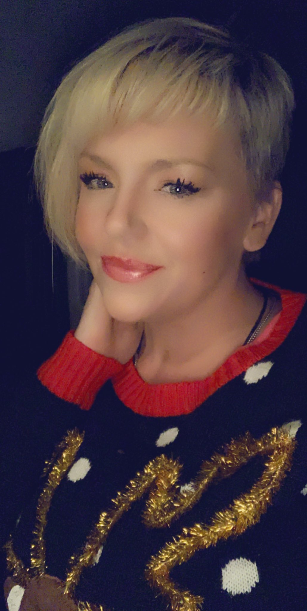 3 pic. Santa’s naughty helper needs to be spoiled https://t.co/K7QJah4dYW
