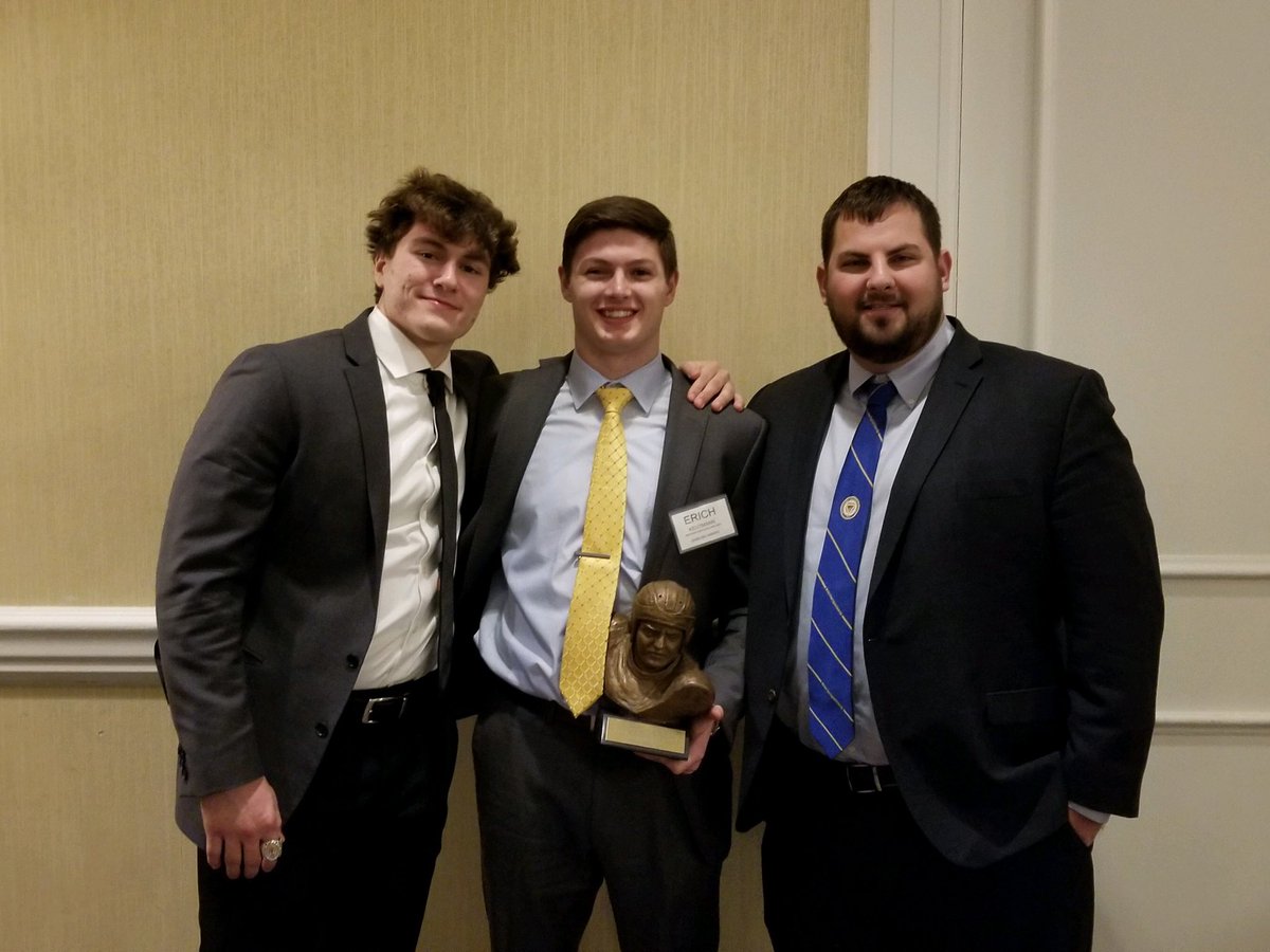 Alex_Bresner76's tweet photo. Shout out to @EKeutmann on winning the Gridiron Club of Greater Boston New England Division II/III Defensive Player of the Year Award for his breakout junior season.. 229 tackles combined, no other duo in the country id trade these guys for #CoreIsStrong #JuiceHounds @salem_josh https://t.co/Eg56iLFaVP