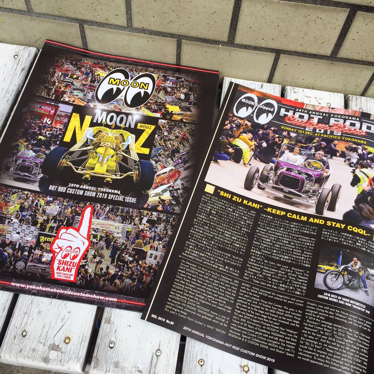emptys_store's tweet photo. MOON NOOZ 入荷です❗️
ヨコハマの興奮冷めやらぬ間にお届けです✨
アワード受賞作品は勿論
楽しかったイベントレポートや最新のニューアイテムまで盛り沢山の内容となっています
年に1度の発行のフリーペーパーです。ムーンフリークの方は是非ストックしておきたい1冊ですね
#moonnooz
#hcs2019 https://t.co/oFt2QYB1Sh